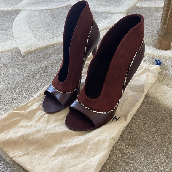 Louis Vuitton burgundy perfecto heels - Picture 5 of 8